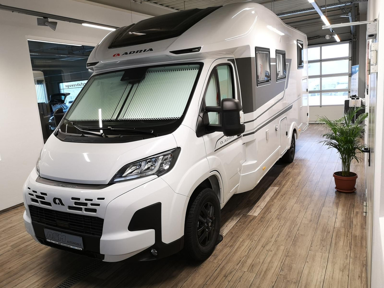 Adria Coral ALL-IN 650 DL*SOLAR*MARKISE*NAVI*SOFORT* - Mobil rumah semi-terintegrasi: gambar 2 Adria Coral ALL-IN 650 DL*SOLAR*MARKISE*NAVI*SOFORT* - Mobil rumah semi-terintegrasi: gambar 2