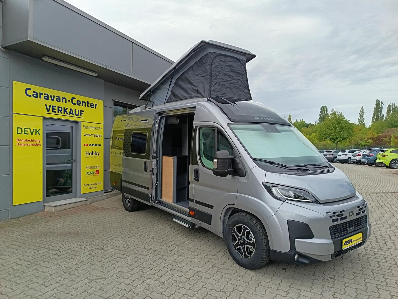 Adria Twin "60Y" 640 SGX 4,25MAXI*JUBILEE*AUFSTELLDACH - Mobil kemping: gambar 2 Adria Twin "60Y" 640 SGX 4,25MAXI*JUBILEE*AUFSTELLDACH - Mobil kemping: gambar 2