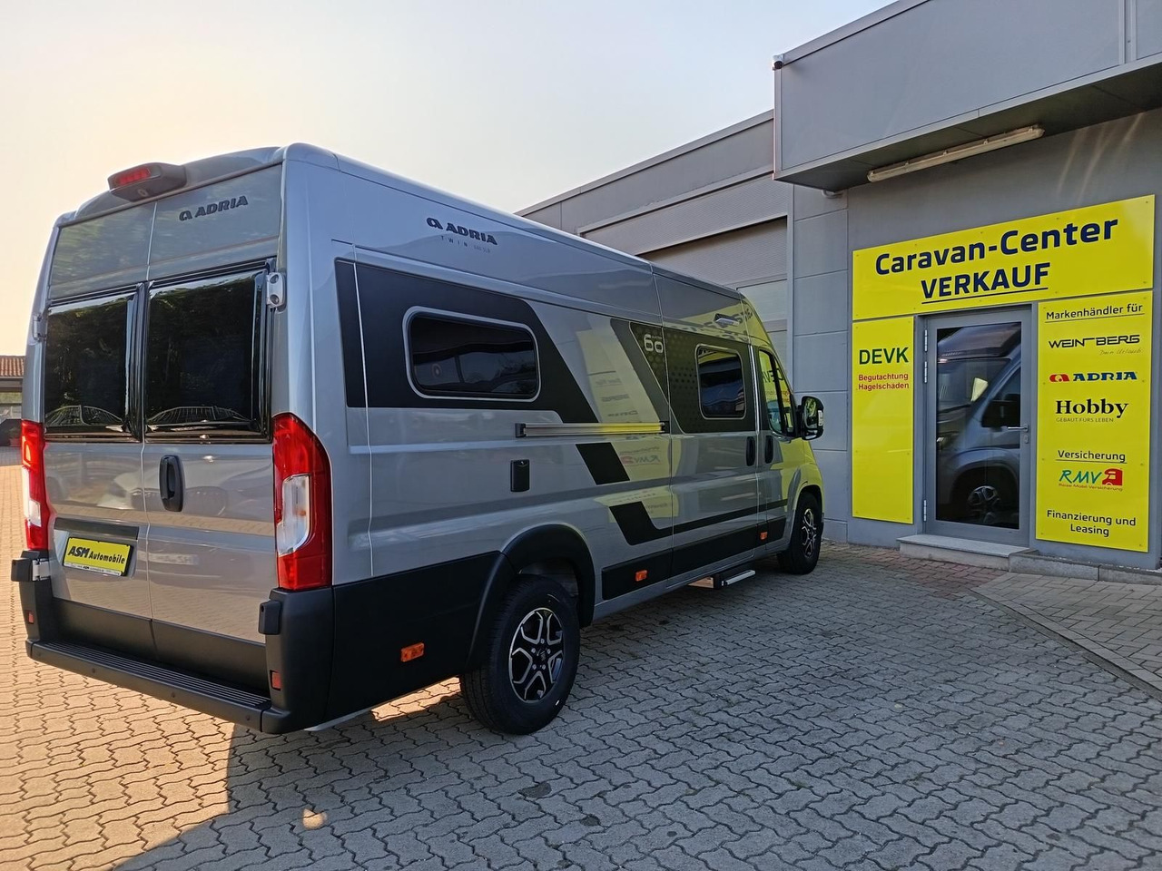 Adria Twin "60Y" 640 SLB*180 PS*4,25t MAXI*COMBI D 6E* - Mobil kemping: gambar 5 Adria Twin "60Y" 640 SLB*180 PS*4,25t MAXI*COMBI D 6E* - Mobil kemping: gambar 5