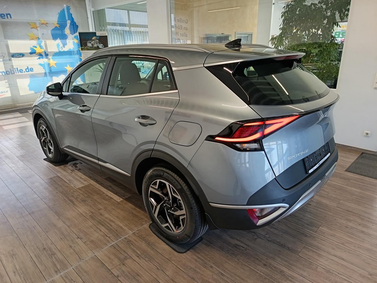 Kia Sportage 1.6 T-GDI DCT Vision*NAVI*LED*R-KAM*DAB - Mobil SUV: gambar 4 Kia Sportage 1.6 T-GDI DCT Vision*NAVI*LED*R-KAM*DAB - Mobil SUV: gambar 4