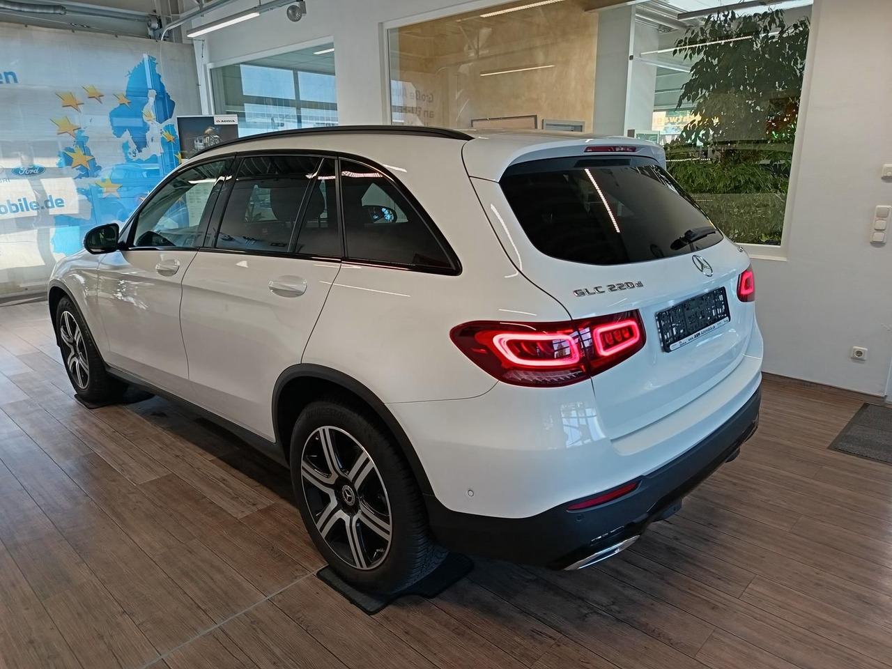 Mercedes-Benz GLC 220d AMG Line 4MATIC*AHK*NAVI*LED*R-KAM*DAB* - Mobil SUV: gambar 4 Mercedes-Benz GLC 220d AMG Line 4MATIC*AHK*NAVI*LED*R-KAM*DAB* - Mobil SUV: gambar 4