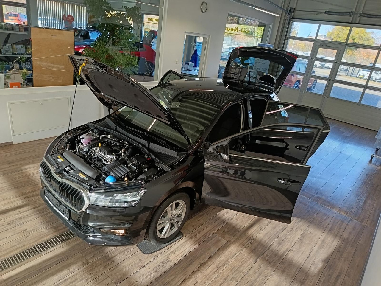 Skoda Fabia 130 Jahre 1,0 TSI*AHK-VORBER.*5J.GARANTIE* - Mobil sedan: gambar 2 Skoda Fabia 130 Jahre 1,0 TSI*AHK-VORBER.*5J.GARANTIE* - Mobil sedan: gambar 2