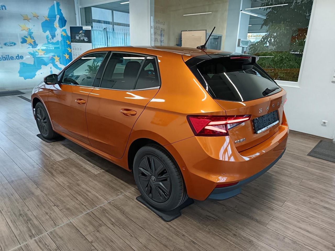 Skoda Fabia 130 Jahre 1,0 TSI*AHK-VORBER.*5J.GARANTIE* - Mobil sedan: gambar 4 Skoda Fabia 130 Jahre 1,0 TSI*AHK-VORBER.*5J.GARANTIE* - Mobil sedan: gambar 4