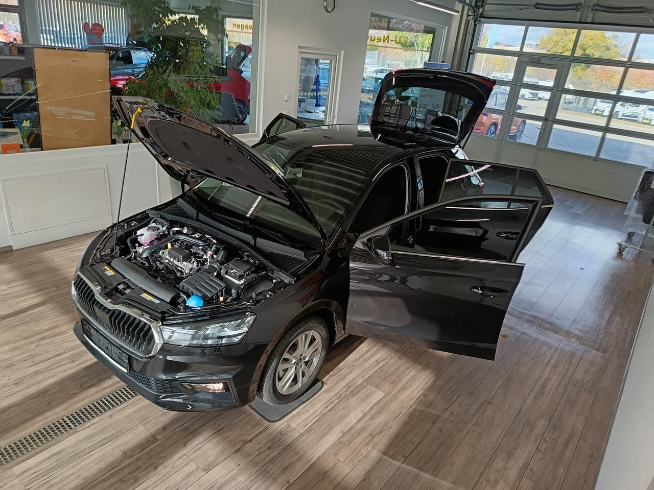 Skoda Fabia 130 Jahre 1,0TSI DSG*AHK-VORBER.*LED*R-KAM - Mobil sedan: gambar 2 Skoda Fabia 130 Jahre 1,0TSI DSG*AHK-VORBER.*LED*R-KAM - Mobil sedan: gambar 2