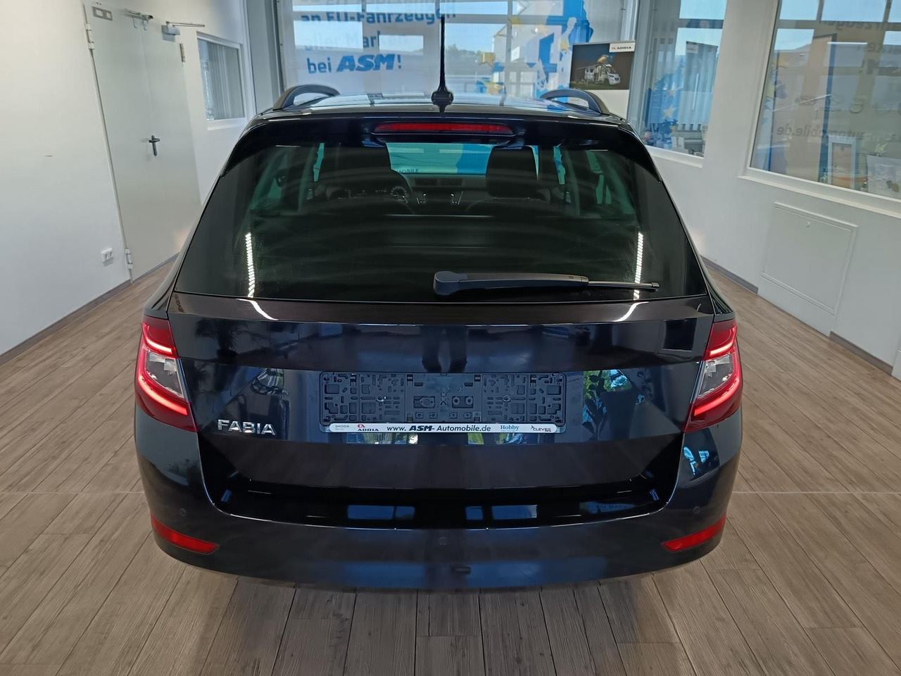 Skoda Fabia Ambition Combi 1,0 TSI*Bi-LED*NAVI*SHZ*DAB - Mobil: gambar 5 Skoda Fabia Ambition Combi 1,0 TSI*Bi-LED*NAVI*SHZ*DAB - Mobil: gambar 5