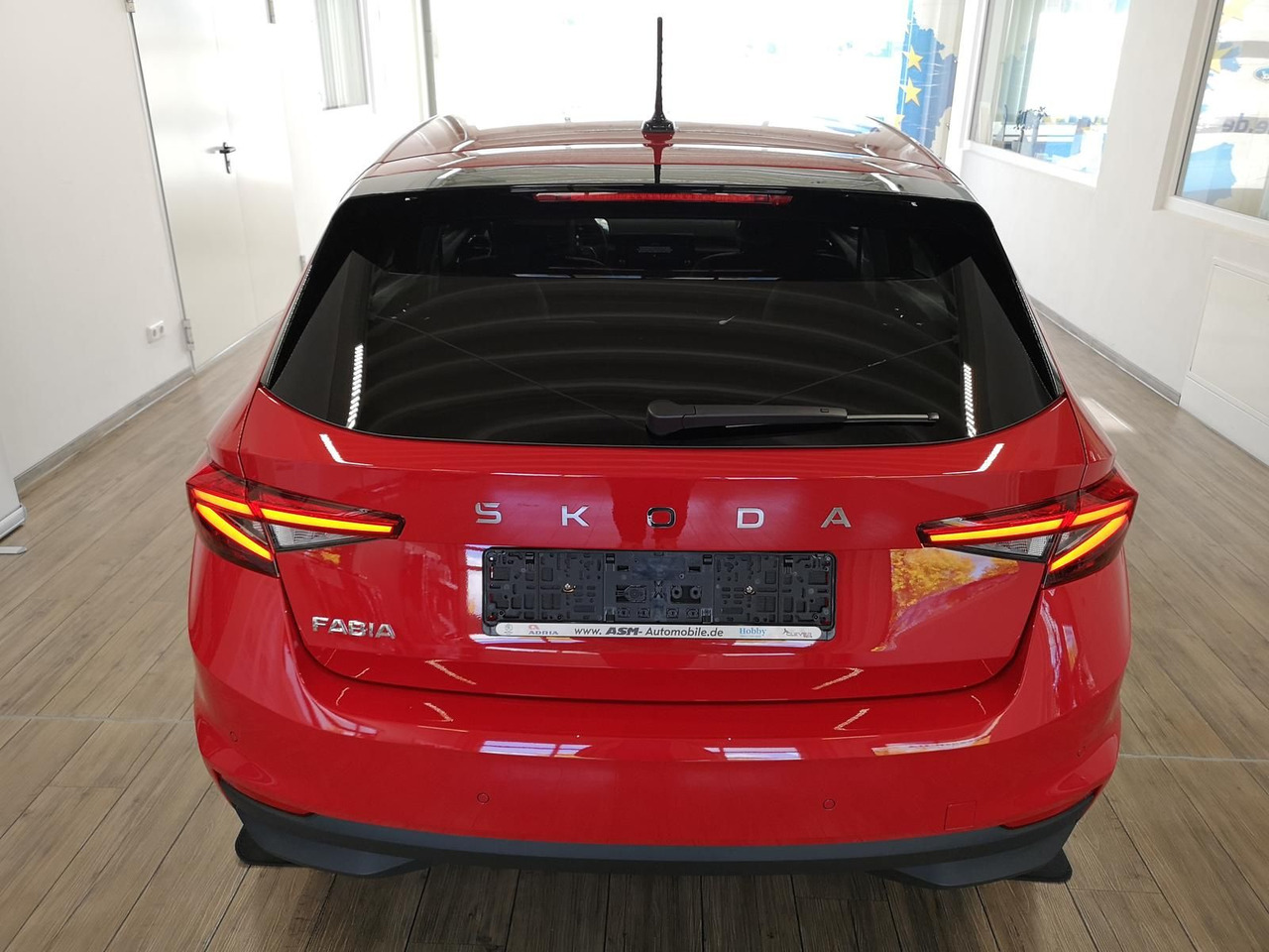 Skoda Fabia Selection 1,0TSIDSG+AHK-VORBER+LED+DAB+SHZ - Mobil sedan: gambar 4 Skoda Fabia Selection 1,0TSIDSG+AHK-VORBER+LED+DAB+SHZ - Mobil sedan: gambar 4
