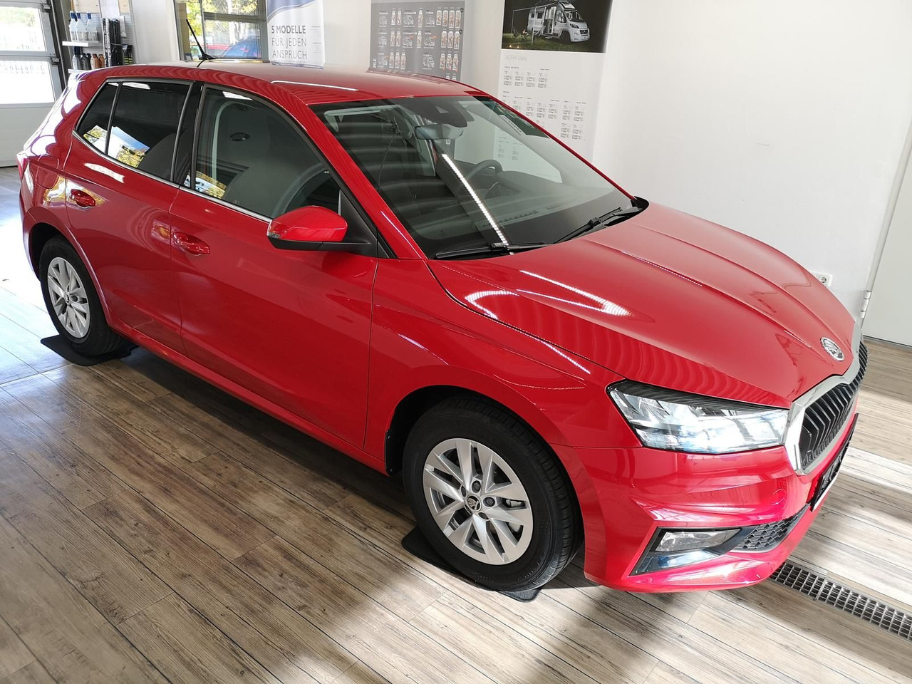 Skoda Fabia Selection 1,0TSIDSG+AHK-VORBER+LED+DAB+SHZ - Mobil sedan: gambar 2 Skoda Fabia Selection 1,0TSIDSG+AHK-VORBER+LED+DAB+SHZ - Mobil sedan: gambar 2