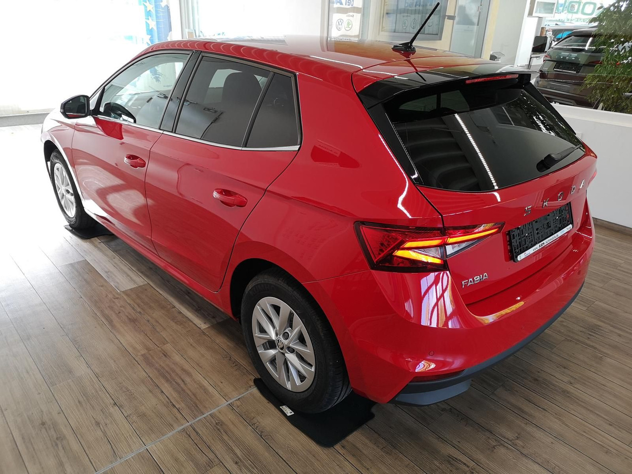 Skoda Fabia Selection 1,0TSIDSG+AHK-VORBER+LED+DAB+SHZ - Mobil sedan: gambar 3 Skoda Fabia Selection 1,0TSIDSG+AHK-VORBER+LED+DAB+SHZ - Mobil sedan: gambar 3