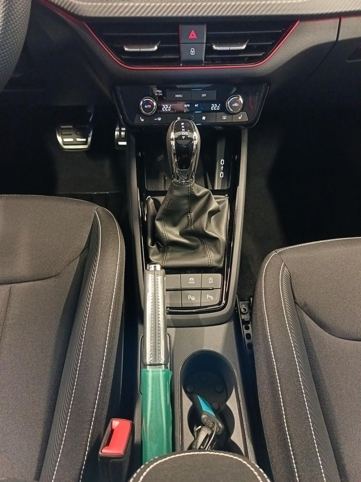 Mobil SUV Skoda Kamiq Monte Carlo 1,5 TSI DSG*PANO*AHK*5J.GARANT: gambar 15