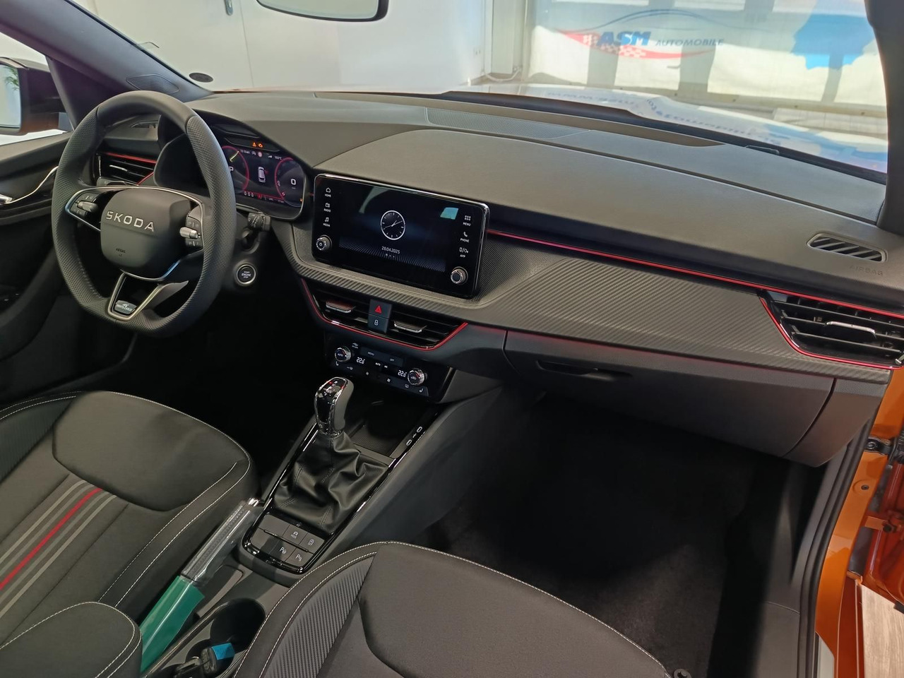 Mobil SUV Skoda Kamiq Monte Carlo 1,5 TSI DSG*PANO*AHK*5J.GARANT: gambar 19