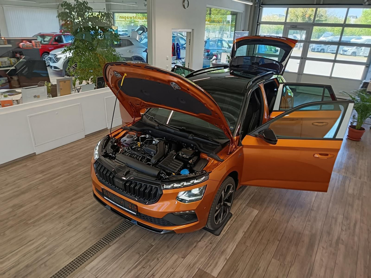 Skoda Kamiq Monte Carlo 1,5 TSI DSG*PANO*AHK*5J.GARANT - Mobil SUV: gambar 2 Skoda Kamiq Monte Carlo 1,5 TSI DSG*PANO*AHK*5J.GARANT - Mobil SUV: gambar 2