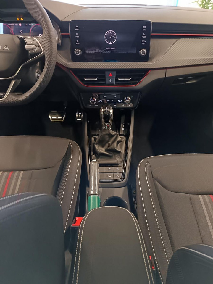 Mobil SUV Skoda Kamiq Monte Carlo 1,5 TSI DSG*PANO*AHK*5J.GARANT: gambar 10