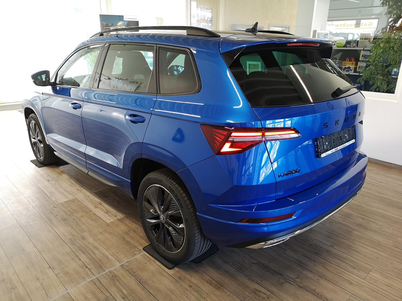 Skoda Karoq Sportline 1,5 TSI DSG*AHK*360°5J.GARANTIE* - Mobil SUV: gambar 4 Skoda Karoq Sportline 1,5 TSI DSG*AHK*360°5J.GARANTIE* - Mobil SUV: gambar 4