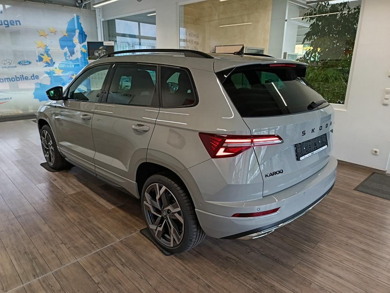 Skoda Karoq Sportline 1,5 TSI DSG*AHK*PSD*STD.HZG*NAVI - Mobil SUV: gambar 4 Skoda Karoq Sportline 1,5 TSI DSG*AHK*PSD*STD.HZG*NAVI - Mobil SUV: gambar 4