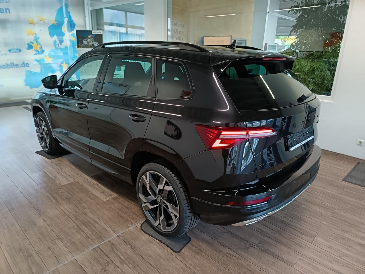 Skoda Karoq Sportline 1,5 TSI DSG*AHK*PSD*STD.HZG*NAVI - Mobil SUV: gambar 4 Skoda Karoq Sportline 1,5 TSI DSG*AHK*PSD*STD.HZG*NAVI - Mobil SUV: gambar 4