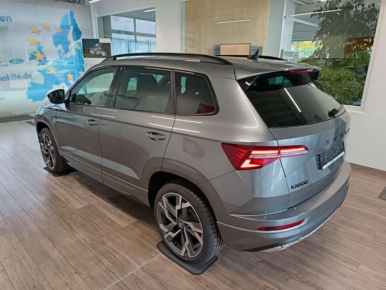 Skoda Karoq Sportline 1,5 TSI DSG*AHK*PSD*STD.HZG*NAVI - Mobil SUV: gambar 4 Skoda Karoq Sportline 1,5 TSI DSG*AHK*PSD*STD.HZG*NAVI - Mobil SUV: gambar 4