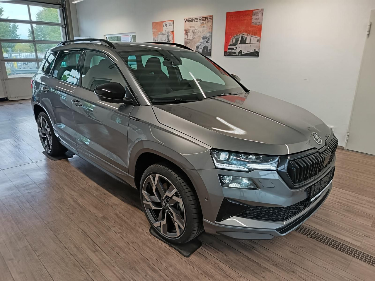 Skoda Karoq Sportline 1,5 TSI DSG*AHK*PSD*STD.HZG*NAVI - Mobil SUV: gambar 3 Skoda Karoq Sportline 1,5 TSI DSG*AHK*PSD*STD.HZG*NAVI - Mobil SUV: gambar 3