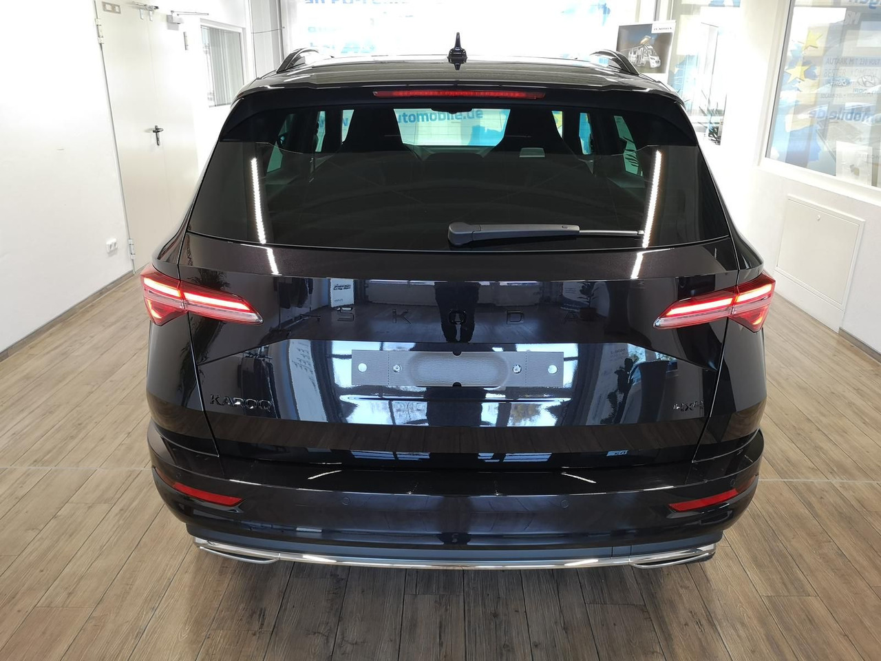 Skoda Karoq Sportline 2,0TDI DSG 4x4*PSD*AHK*360°*NAVI - Mobil SUV: gambar 5 Skoda Karoq Sportline 2,0TDI DSG 4x4*PSD*AHK*360°*NAVI - Mobil SUV: gambar 5