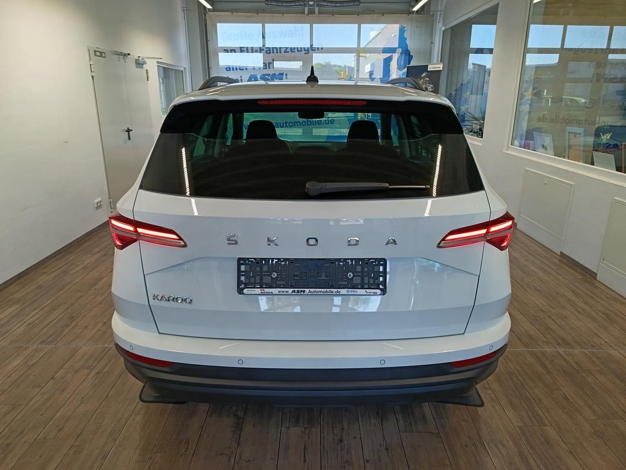 Skoda Karoq Style 1,5TSI DSG*AHK-VORBER*NAVI*LED*R-KAM - Mobil SUV: gambar 5 Skoda Karoq Style 1,5TSI DSG*AHK-VORBER*NAVI*LED*R-KAM - Mobil SUV: gambar 5