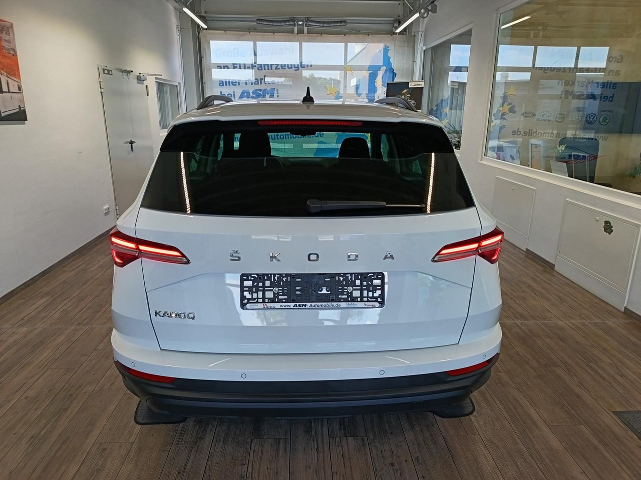Skoda Karoq Style 1,5TSI DSG*AHK-VORBER*NAVI*LED*R-KAM - Mobil SUV: gambar 5 Skoda Karoq Style 1,5TSI DSG*AHK-VORBER*NAVI*LED*R-KAM - Mobil SUV: gambar 5