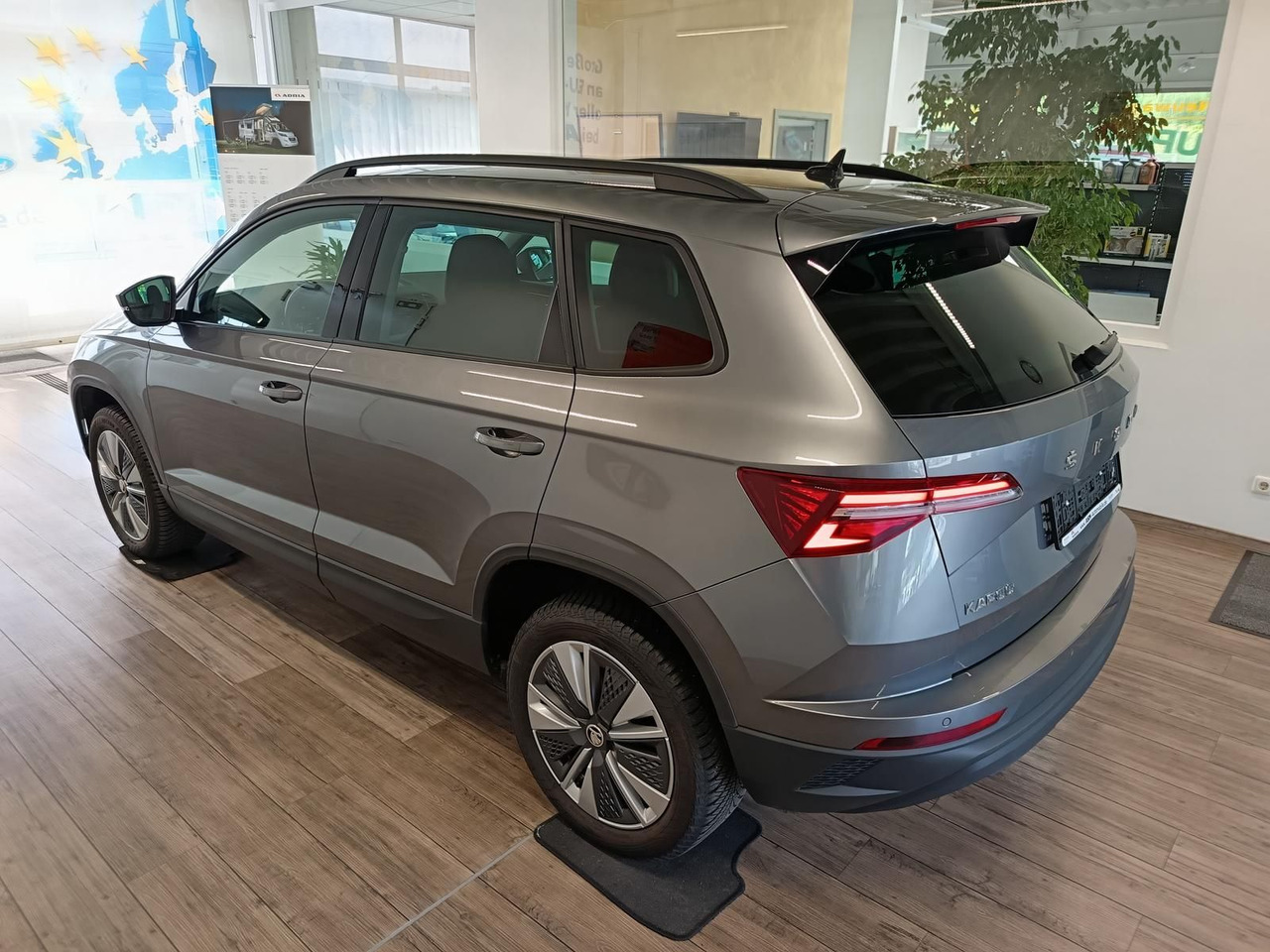 Skoda Karoq Style 1,5TSI DSG*AHK-VORBER*NAVI*LED*R-KAM - Mobil SUV: gambar 4 Skoda Karoq Style 1,5TSI DSG*AHK-VORBER*NAVI*LED*R-KAM - Mobil SUV: gambar 4