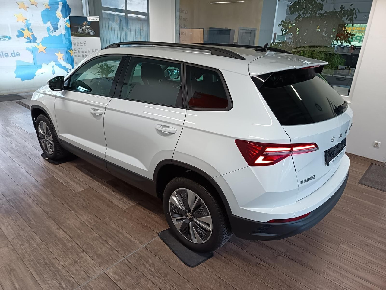 Skoda Karoq Style 1,5TSI DSG*AHK-VORBER*NAVI*LED*R-KAM - Mobil SUV: gambar 4 Skoda Karoq Style 1,5TSI DSG*AHK-VORBER*NAVI*LED*R-KAM - Mobil SUV: gambar 4