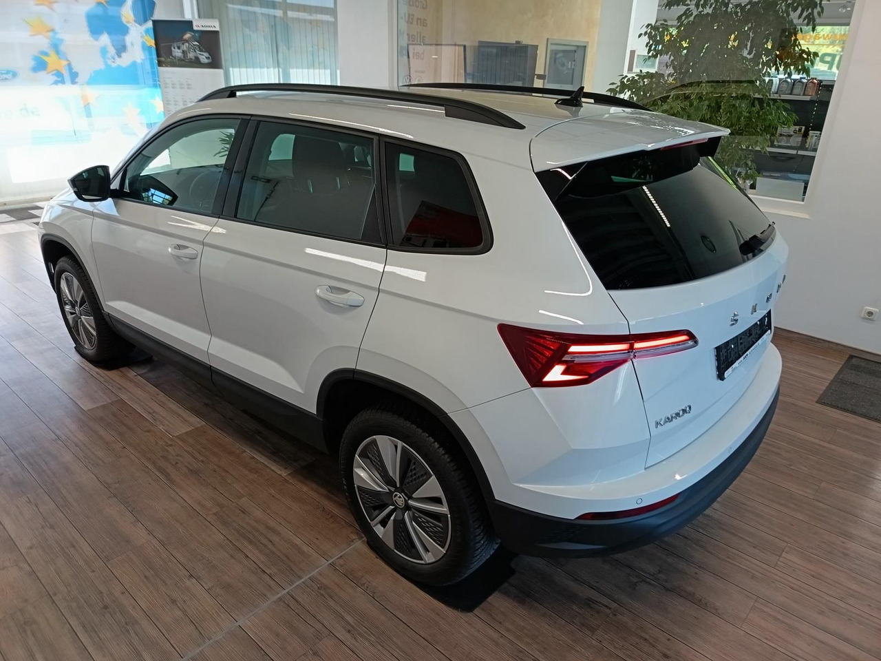 Skoda Karoq Style 1,5TSI DSG*AHK-VORBER*NAVI*LED*R-KAM - Mobil SUV: gambar 4 Skoda Karoq Style 1,5TSI DSG*AHK-VORBER*NAVI*LED*R-KAM - Mobil SUV: gambar 4