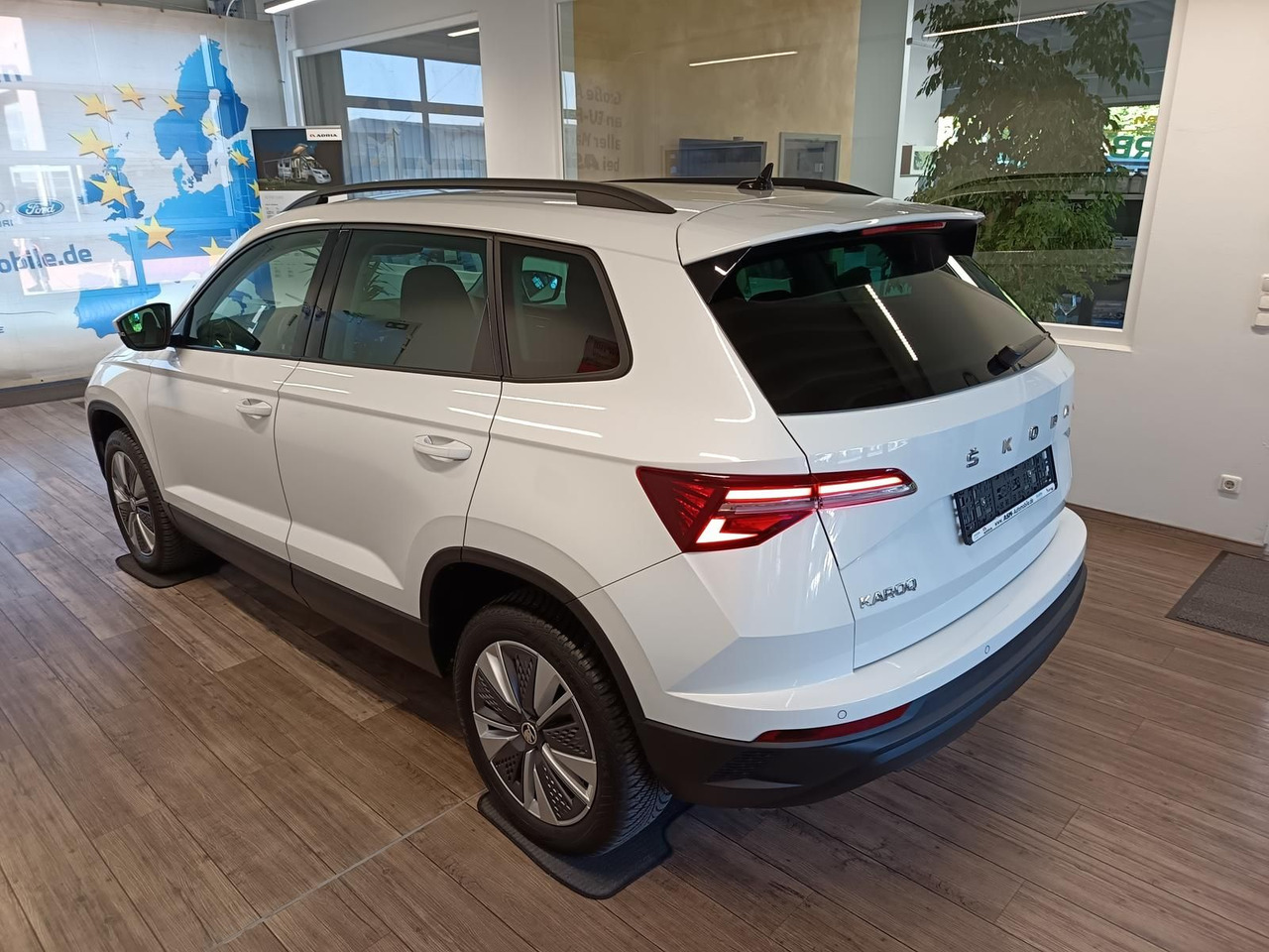 Skoda Karoq Style 1,5TSI DSG*AHK-VORBER*NAVI*LED*R-KAM - Mobil SUV: gambar 4 Skoda Karoq Style 1,5TSI DSG*AHK-VORBER*NAVI*LED*R-KAM - Mobil SUV: gambar 4