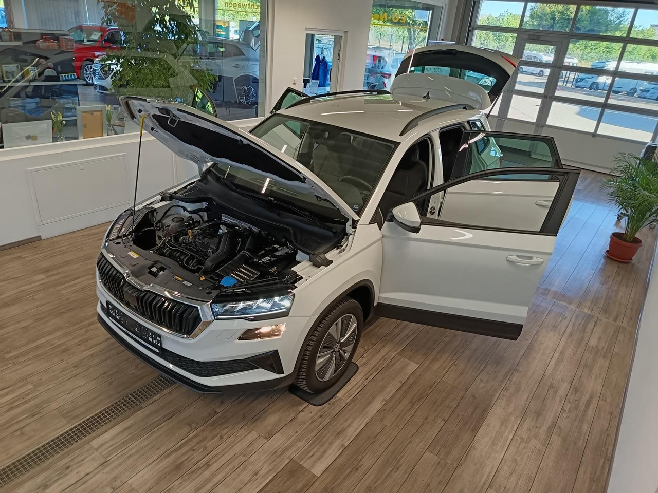 Skoda Karoq Style 1,5TSI DSG*AHK-VORBER*NAVI*LED*R-KAM - Mobil SUV: gambar 2 Skoda Karoq Style 1,5TSI DSG*AHK-VORBER*NAVI*LED*R-KAM - Mobil SUV: gambar 2