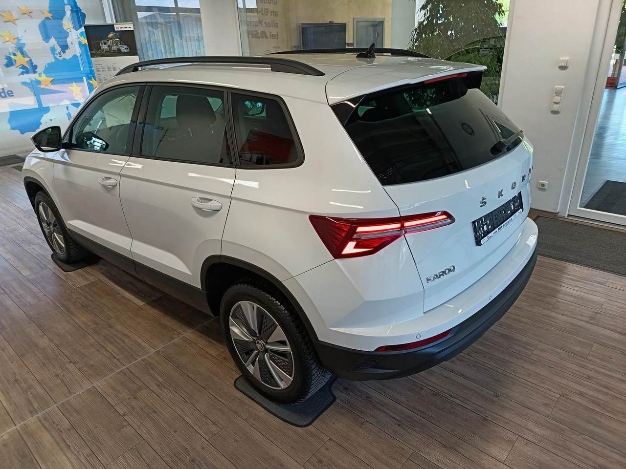 Skoda Karoq Style 1,5TSI DSG*AHK-VORBER*NAVI*LED*R-KAM - Mobil SUV: gambar 4 Skoda Karoq Style 1,5TSI DSG*AHK-VORBER*NAVI*LED*R-KAM - Mobil SUV: gambar 4