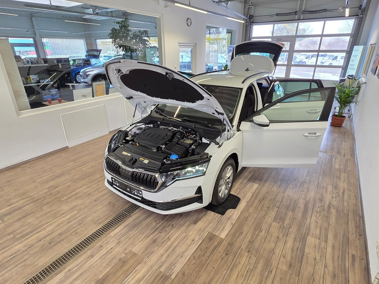 Skoda Octavia Combi Selection DSG*LED*ACC*WINTERPAKET* - Mobil: gambar 2 Skoda Octavia Combi Selection DSG*LED*ACC*WINTERPAKET* - Mobil: gambar 2
