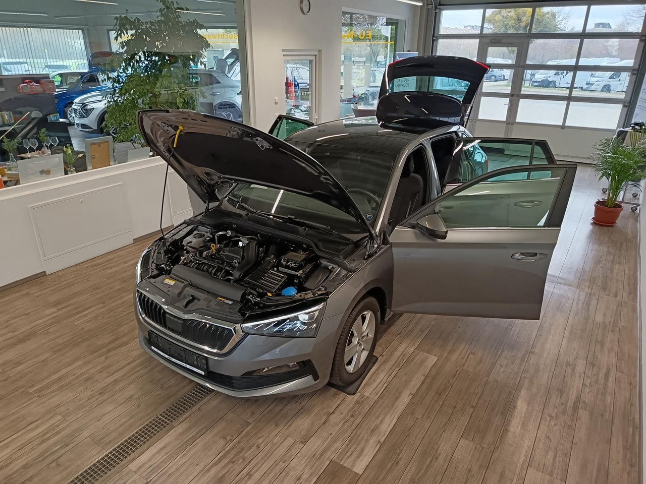 Skoda Scala Style 1,5 TSI DSG*PANO*LED*DAB*ALLWETTER* - Mobil sedan: gambar 2 Skoda Scala Style 1,5 TSI DSG*PANO*LED*DAB*ALLWETTER* - Mobil sedan: gambar 2