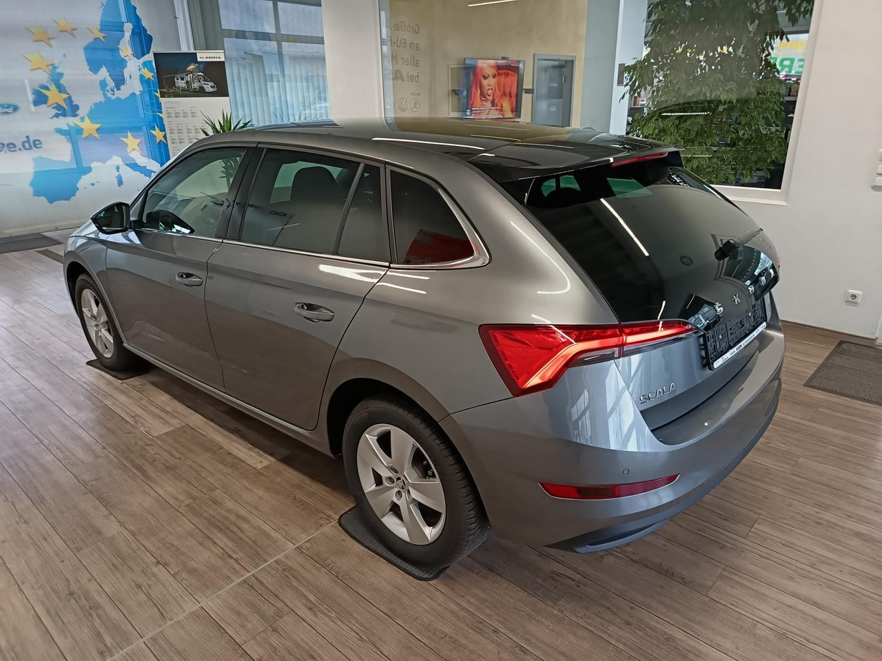 Skoda Scala Style 1,5 TSI DSG*PANO*LED*DAB*ALLWETTER* - Mobil sedan: gambar 4 Skoda Scala Style 1,5 TSI DSG*PANO*LED*DAB*ALLWETTER* - Mobil sedan: gambar 4