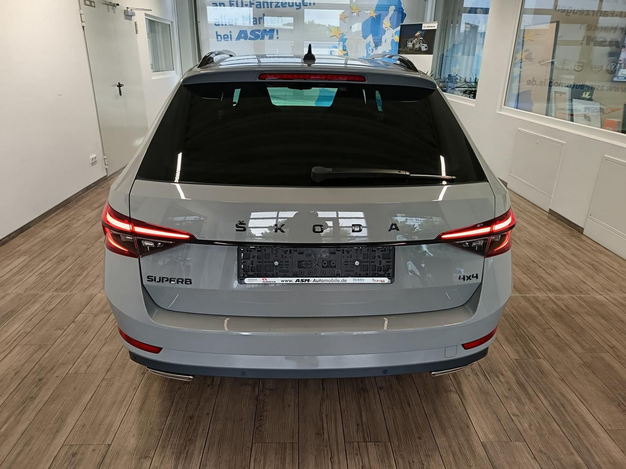 Skoda Superb Combi Sportline 2.0TSI DSG4x4*AHK*DCC*ACC - Mobil: gambar 5 Skoda Superb Combi Sportline 2.0TSI DSG4x4*AHK*DCC*ACC - Mobil: gambar 5