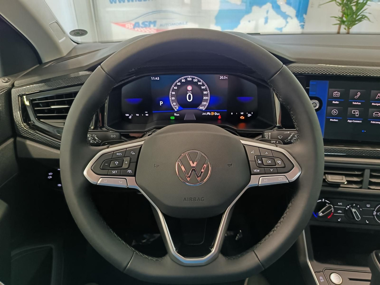 Mobil Volkswagen Polo Life 1.0 TSI 70kW DSG*LED*ACC*R-KAM*DAB*PDC: gambar 8