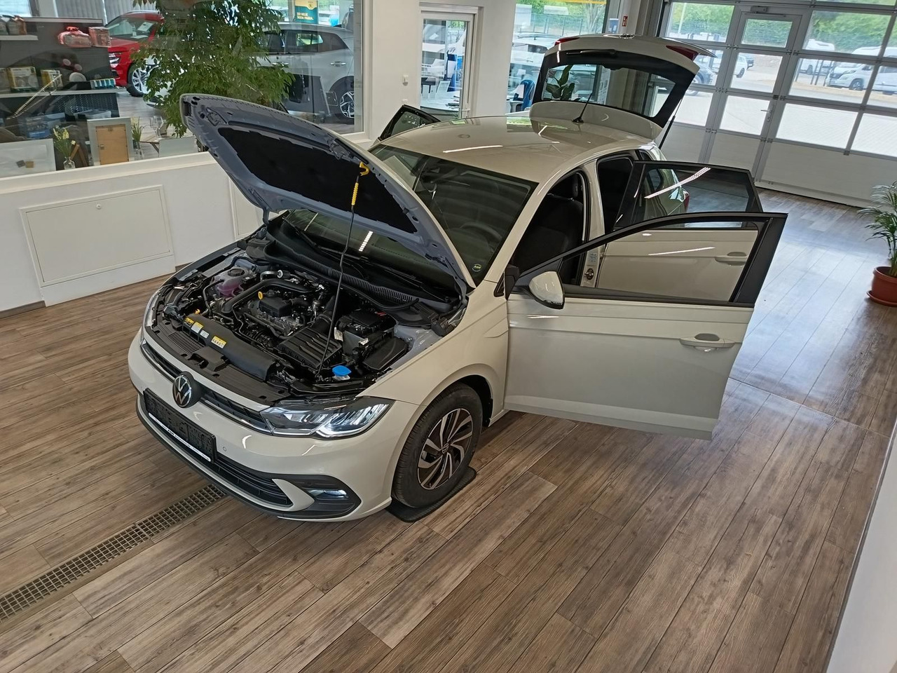 Volkswagen Polo Life 1.0 TSI 70kW DSG*LED*ACC*R-KAM*DAB*PDC - Mobil: gambar 2 Volkswagen Polo Life 1.0 TSI 70kW DSG*LED*ACC*R-KAM*DAB*PDC - Mobil: gambar 2