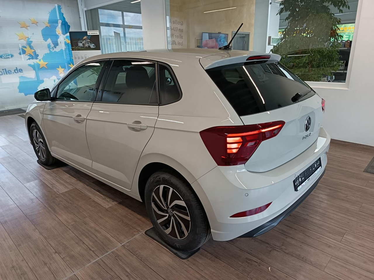 Volkswagen Polo Life 1.0 TSI 70kW DSG*LED*ACC*R-KAM*DAB*PDC - Mobil: gambar 4 Volkswagen Polo Life 1.0 TSI 70kW DSG*LED*ACC*R-KAM*DAB*PDC - Mobil: gambar 4