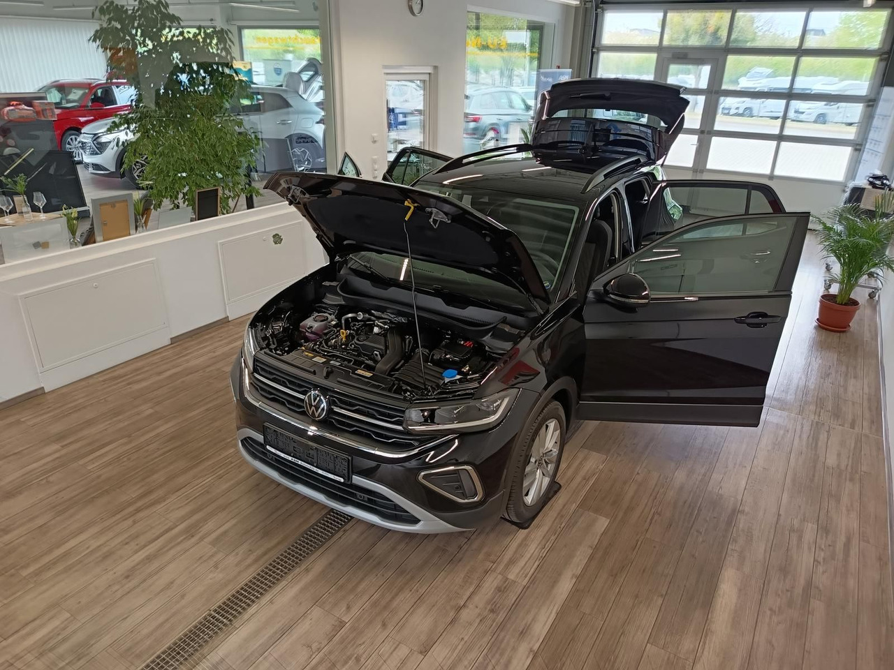 Volkswagen T-Cross Life 1.5 TSI DSG*AHK*MATRIX LED*ACC*SHZ* - Mobil SUV: gambar 2 Volkswagen T-Cross Life 1.5 TSI DSG*AHK*MATRIX LED*ACC*SHZ* - Mobil SUV: gambar 2