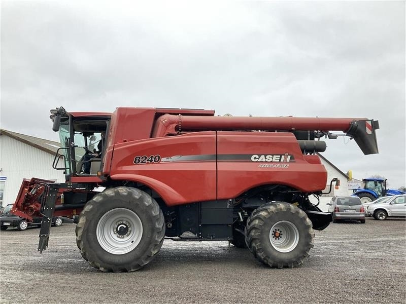 Case IH Axial Flow 8240 - Pemanen gabungan: gambar 1 Case IH Axial Flow 8240 - Pemanen gabungan: gambar 1