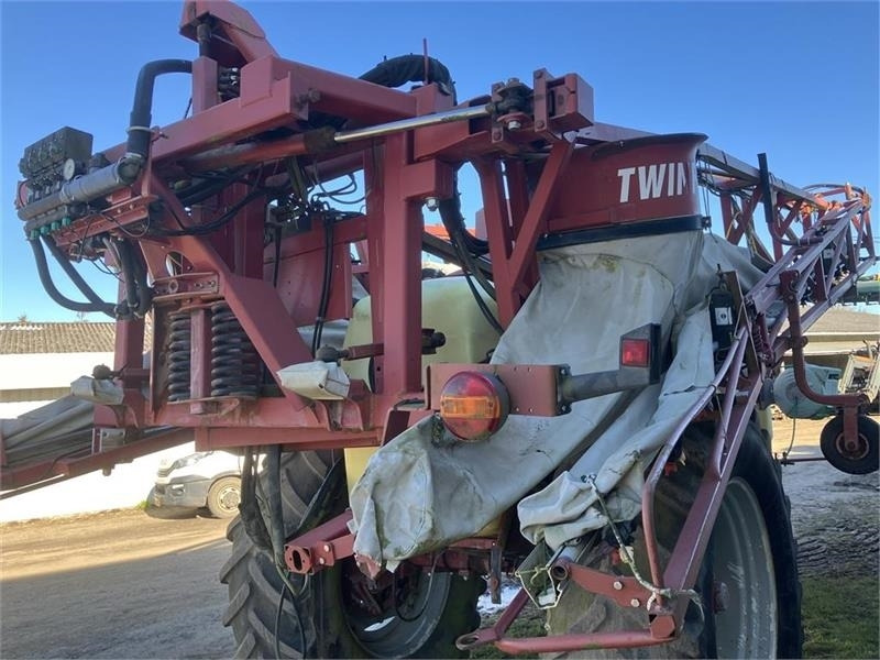 Hardi COMMANDER 4200 TWIN 28 m - Penyemprot tertinggal: gambar 3 Hardi COMMANDER 4200 TWIN 28 m - Penyemprot tertinggal: gambar 3