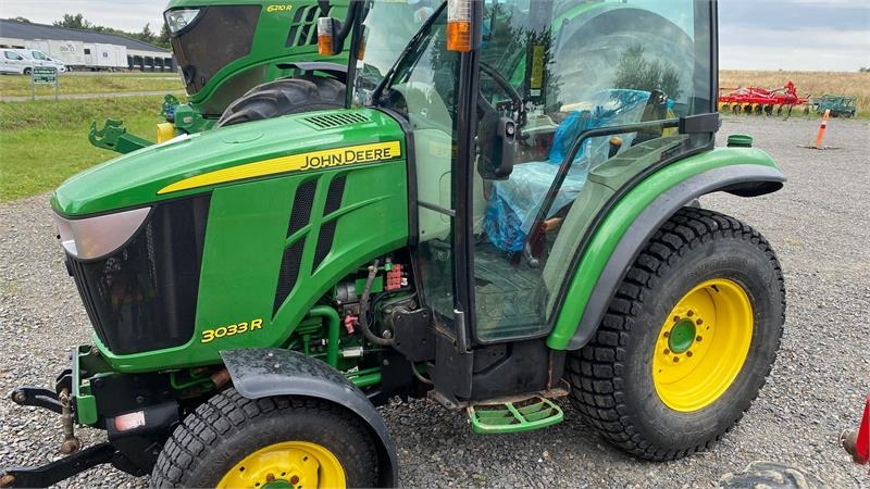 John Deere 3033 R - Traktor: gambar 1 John Deere 3033 R - Traktor: gambar 1