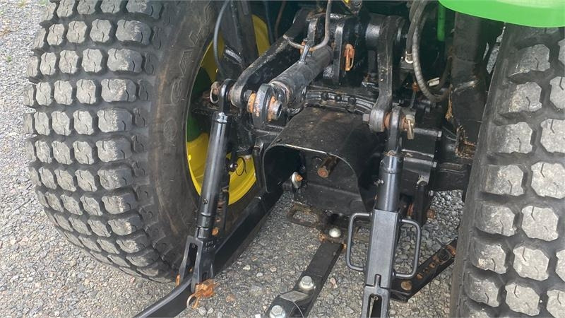 John Deere 3033 R - Traktor: gambar 5 John Deere 3033 R - Traktor: gambar 5