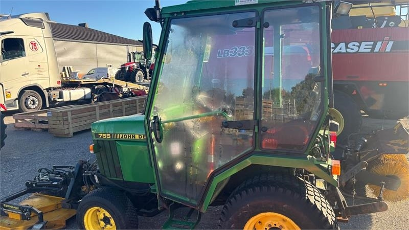 John Deere 755 Kompakt traktor - Traktor kota: gambar 5 John Deere 755 Kompakt traktor - Traktor kota: gambar 5