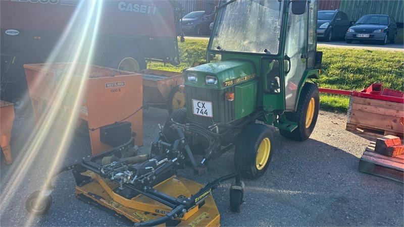 John Deere 755 Kompakt traktor - Traktor kota: gambar 1 John Deere 755 Kompakt traktor - Traktor kota: gambar 1