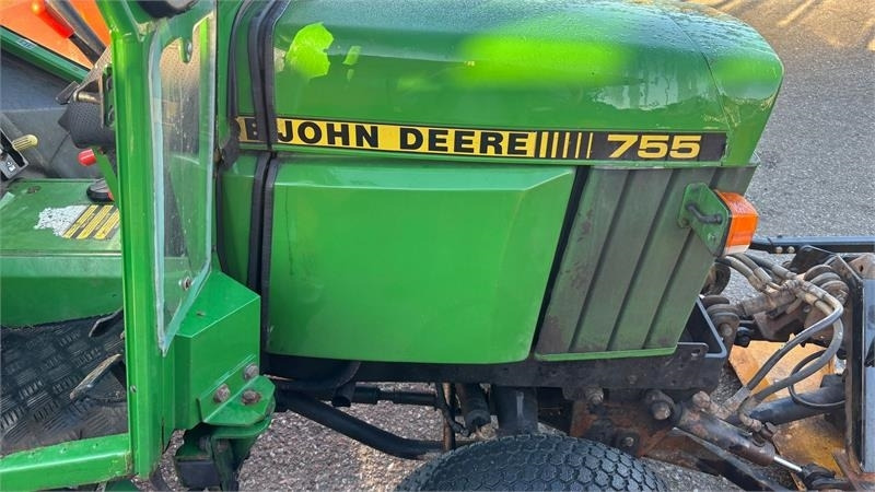 John Deere 755 Kompakt traktor - Traktor kota: gambar 2 John Deere 755 Kompakt traktor - Traktor kota: gambar 2