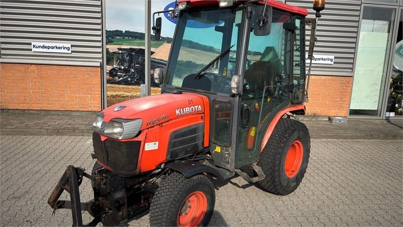 Kubota B2530 HST B2530 - Traktor kota: gambar 1 Kubota B2530 HST B2530 - Traktor kota: gambar 1