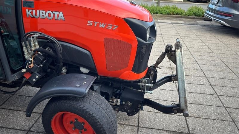 Kubota STW37 Kompakttraktor - Traktor kota: gambar 2 Kubota STW37 Kompakttraktor - Traktor kota: gambar 2