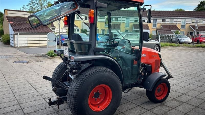 Kubota STW37 Kompakttraktor - Traktor kota: gambar 1 Kubota STW37 Kompakttraktor - Traktor kota: gambar 1