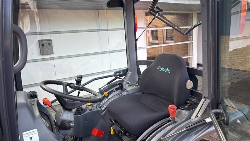 Kubota STW37 Kompakttraktor - Traktor kota: gambar 3 Kubota STW37 Kompakttraktor - Traktor kota: gambar 3