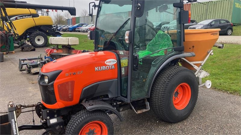 Kubota STW37 Kompakttraktor - Traktor kota: gambar 1 Kubota STW37 Kompakttraktor - Traktor kota: gambar 1